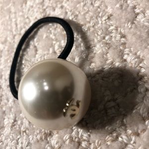 Chanel Pearl hair tye